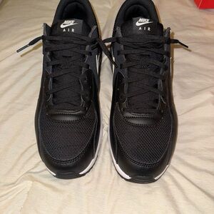 Nike Black Sneakers Classic Low-Top Design